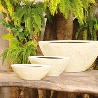 Кашпо Fleur Ami Polystone Boat Creme в интерьере